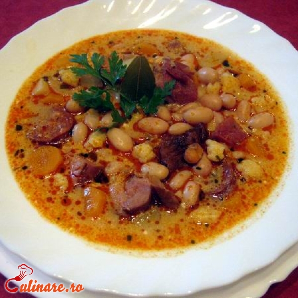 Foto - Ciorba de fasole cu ciolan