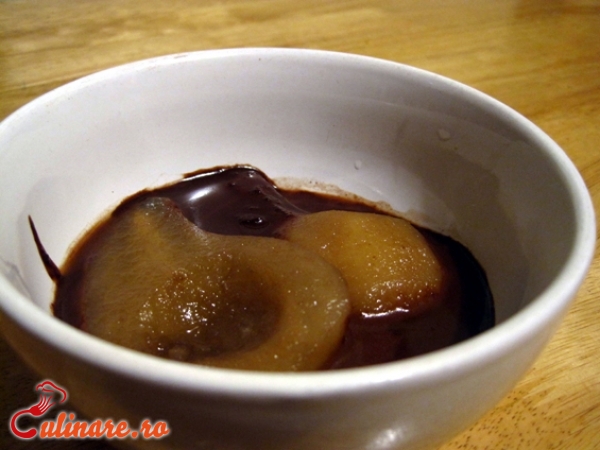 Foto - Pere in sos de ciocolata