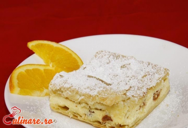Foto - Placinta cu branza dulce si stafide
