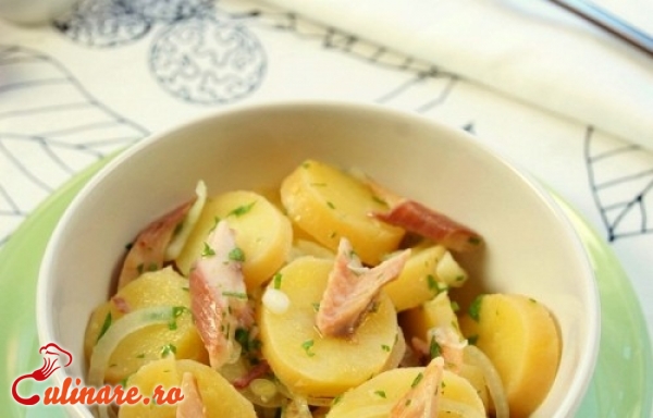 Foto - Salata de cartofi cu peste afumat
