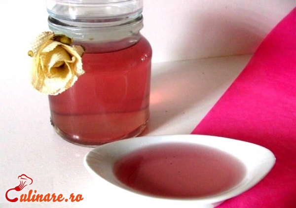 Foto - Sirop de trandafiri