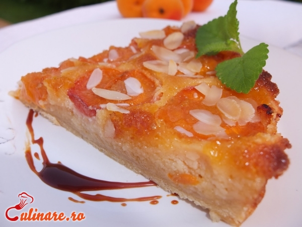 Foto - Tarta cu caise si migdale