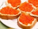 Tartine cu icre rosii
