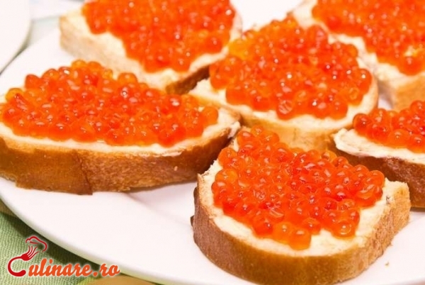 Foto - Tartine cu icre rosii